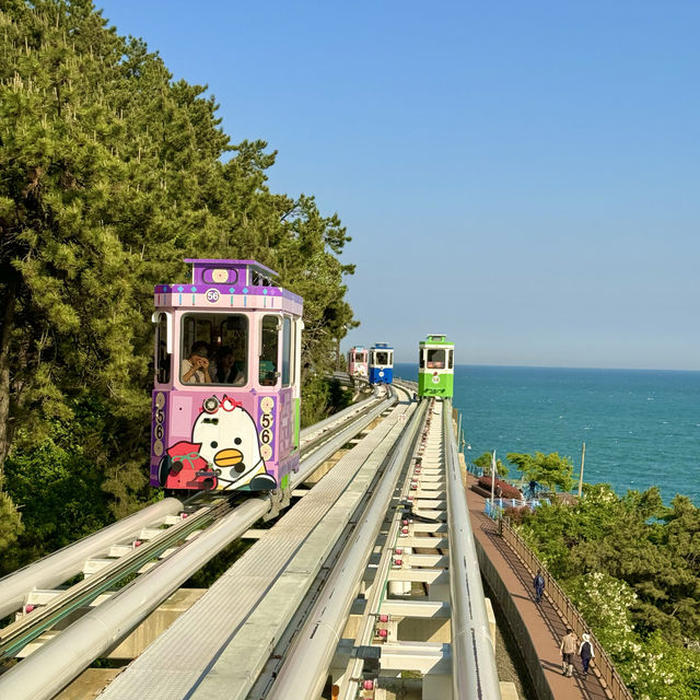 必坐的膠囊小火車