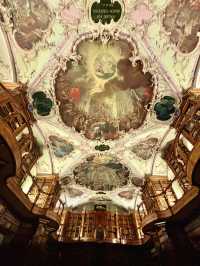 【瑞士】St. Gallen聖加侖修道院：瑞士最美的圖書館和巴洛克式大教堂 I 春天好去處