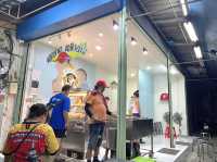 นายปาดหมึกย่างหมวกแดง ร้านเก่าแก่เมืองปากน้ำ