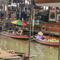 Damnoen Saduak Floating Market