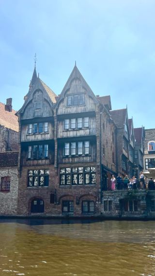 Brugge: A Fairytale City of Canals, Cobblestones, and Timeless Charm