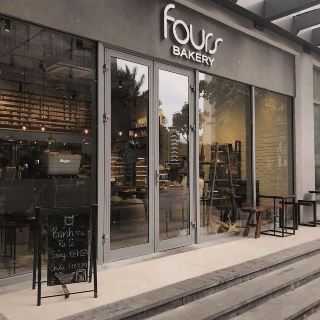 FOURS BAKERY。