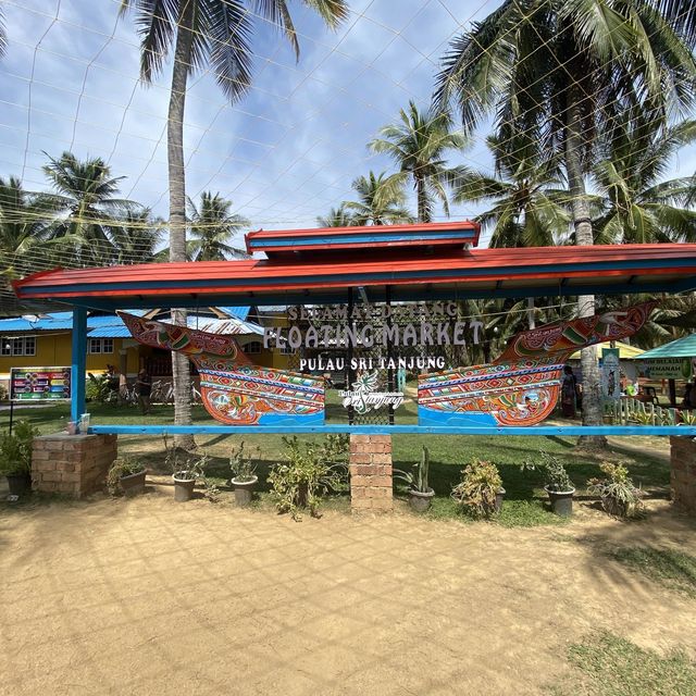 Pulau Suri - Floating market