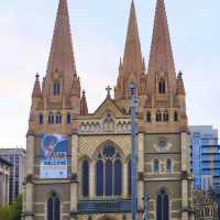 1891년에 지어진 네오고딕 양식의 멜버른 명소 - St Paul's Cathedral