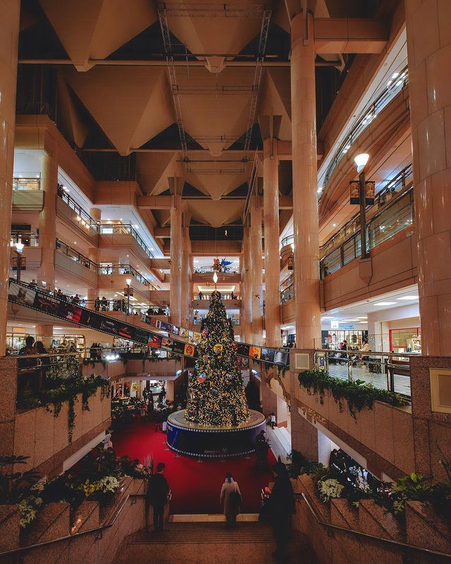 Geat atmosphere, fantastic place for shopping