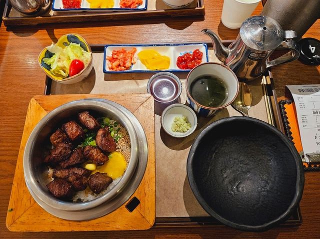 A nice hotpot rice in a resort, Damsot