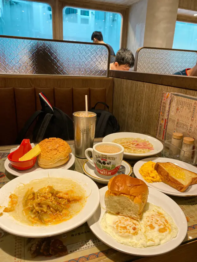 Hong Kong Style Breakfast in Tsim Sha Tsui 🇭🇰