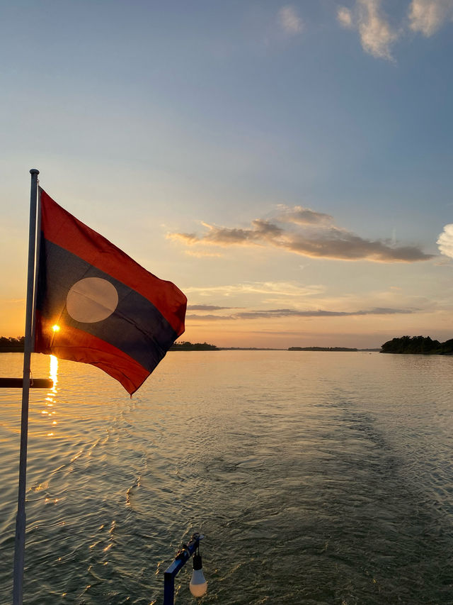 ล่องเรือดูพระอาทิตย์ตก | จ.นครพนม ⛴️✨🐟🌳🌥️