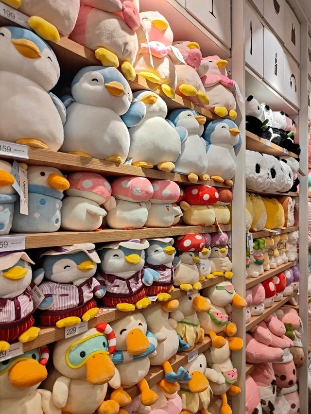 ช้อปของที่ระลึกที่ Miniso อนุเสาวรีย์ชัยฯ