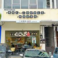 Best spicy noodle and chicken wings in J B！Must Try