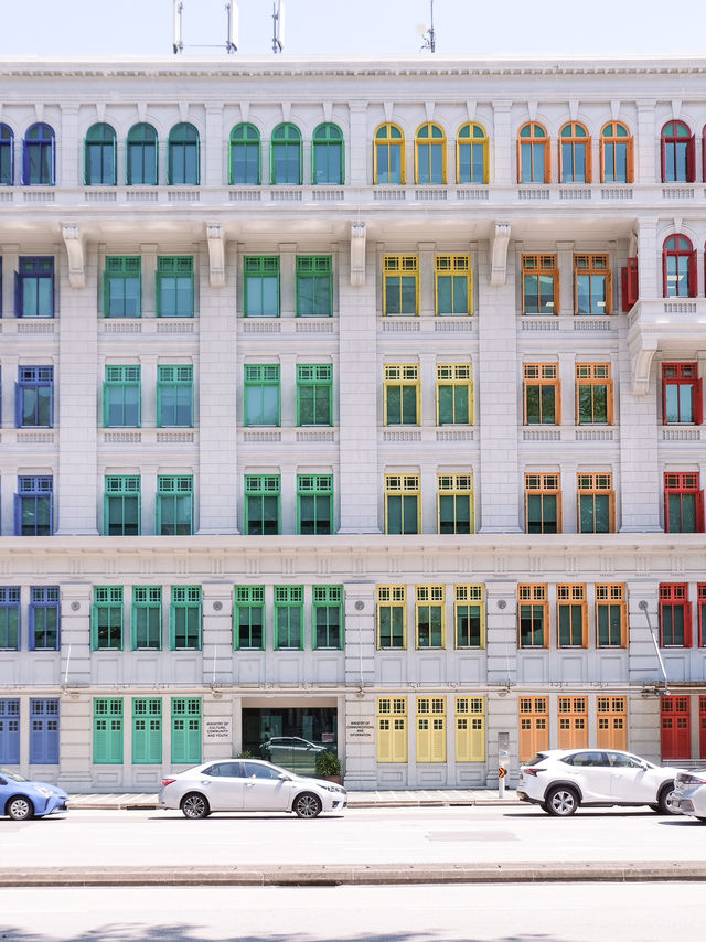 ตึกสีสันสดใส old hills street police station
