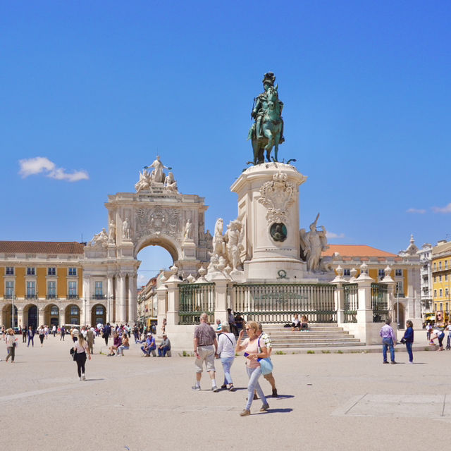 리스본에서 제일 큰 광장이자 호세1세 동상이 있는 명소 - Praça do Comércio
