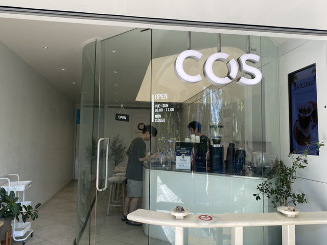 COS (cup of sensory) คาเฟ่เอกมัยหน้าท้องฟ้าจำลอง