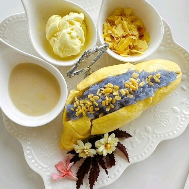 คาเฟ่ทุเรียน แอนด์ นิโตะ