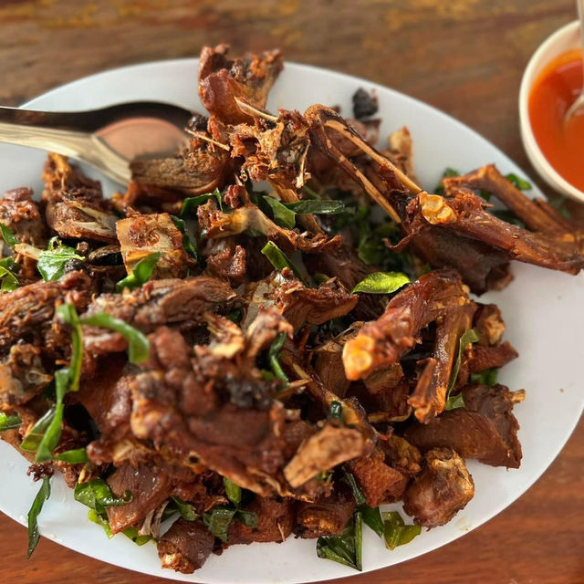 ครัวป๋าเสวก ร้านเด็ดหัวกุญแจ