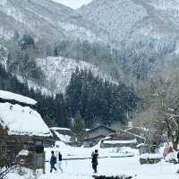 Dreamy snow village in Japan - Shirakawago 
