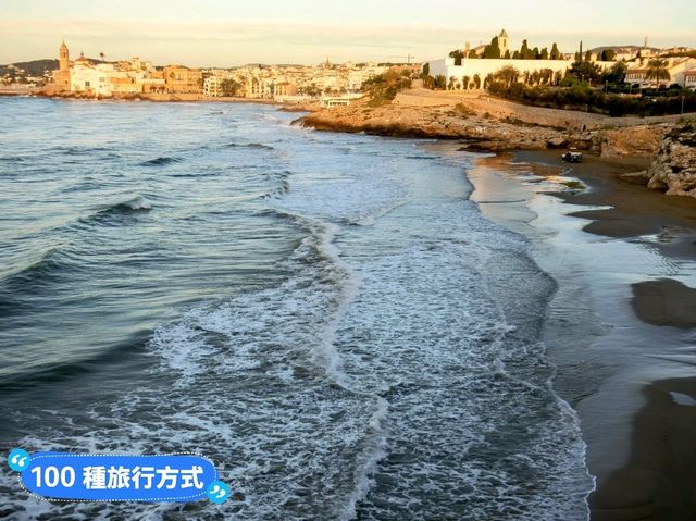 錫切斯：巴塞隆納近郊度假濱海小鎮-美麗沙灘與海景