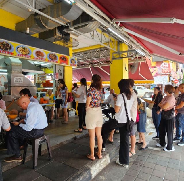 怡保必吃美食餐廳〔老黃芽菜雞沙河粉〕