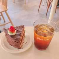 촉촉한 케이크 맛집 연남동 < 팻어케이크 >