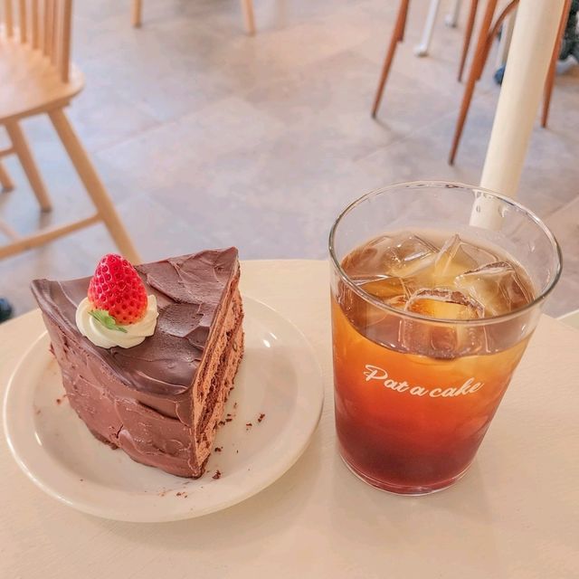 촉촉한 케이크 맛집 연남동 < 팻어케이크 >