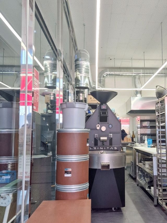 직접 로스팅한 커피와 쌀로 만든 베이커리가 맛있는 카페 [오프릭]