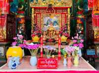 กราบขอพรเจ้าแม่กวนอิมไม้หอม อายุกว่า 200 ปี 