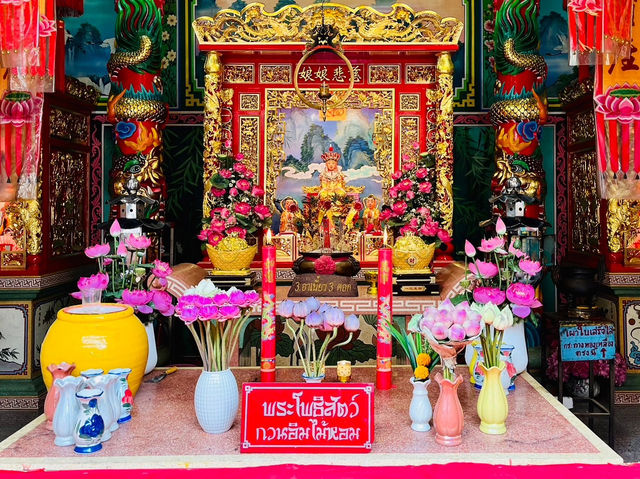กราบขอพรเจ้าแม่กวนอิมไม้หอม อายุกว่า 200 ปี 