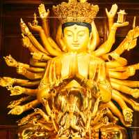 ขอพรปีใหม่ที่ Wenshu Yuan Monastery