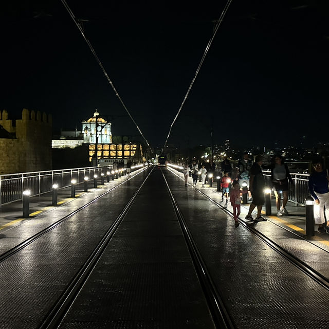 Night view of Jardim do Morro