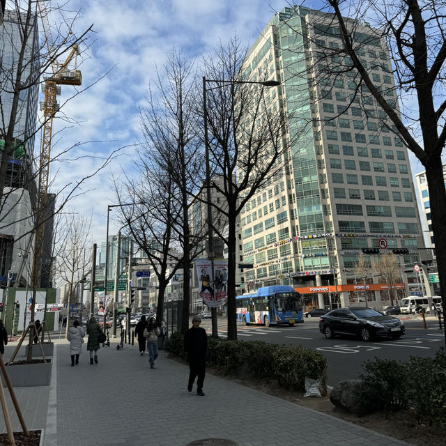 ❄️ 冷冬首爾：麻浦區的小吃美食之旅 🍜