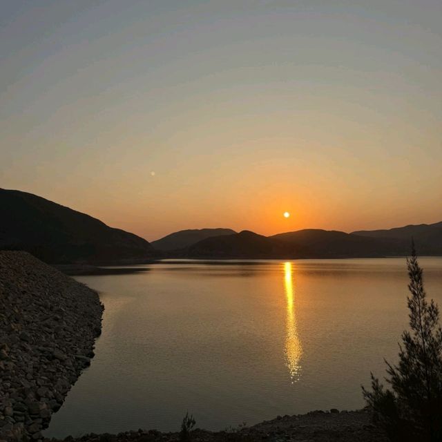 🌅【東壩標尖角｜日落湖光美景！輕鬆行山＋震撼夕陽倒影】📸