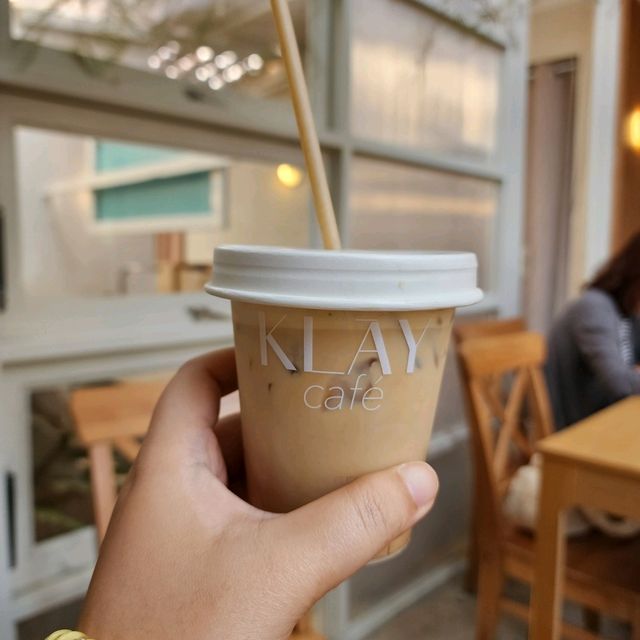 klay พักจิบกาแฟกลางนิมมาน