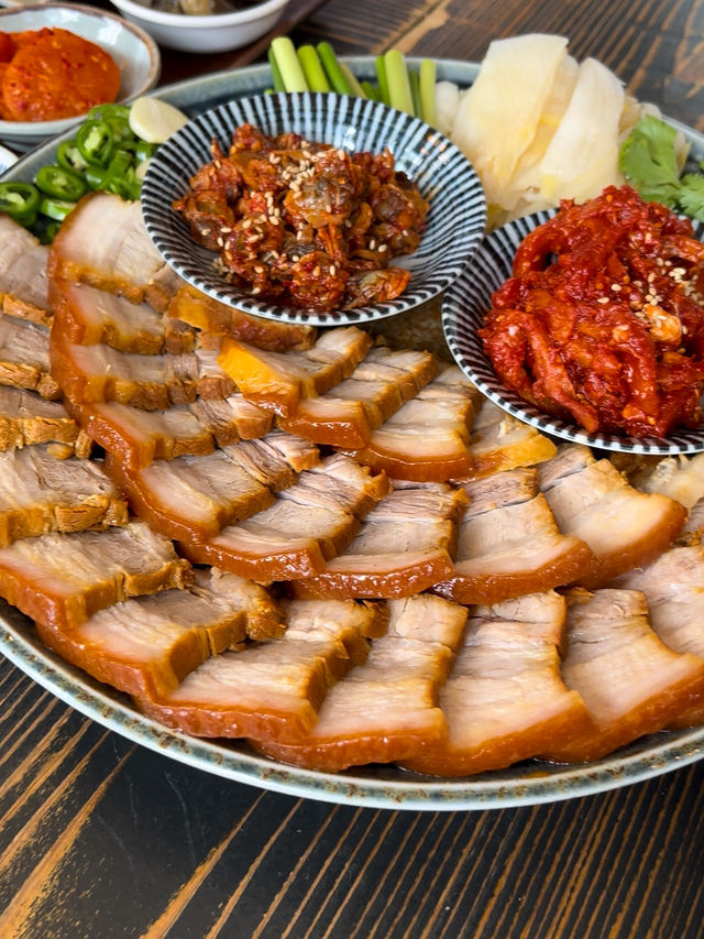 絶品グルメ】本当は教えたくない韓国グルメ🥺✨安国(アンググ)で食べられる絶品な韓国料理『ポッサム』🤤