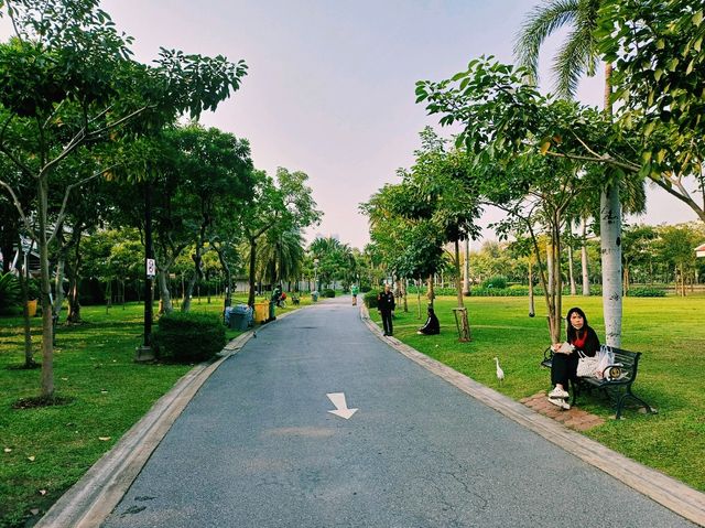 泰國曼谷城市綠洲湖泊公園景點:乍都节公园，適合拍照📸打卡親子遊
