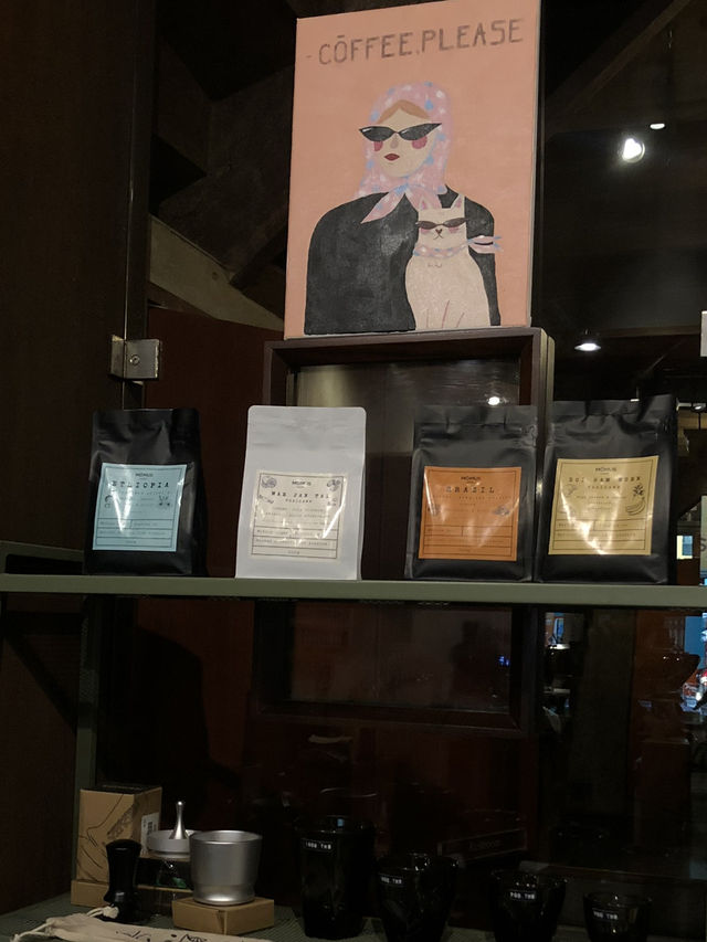 Momus Café, ภูเก็ต
