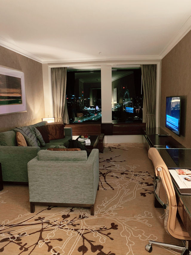 Shangri-La Sydney: Luxury with a Million-Dollar View