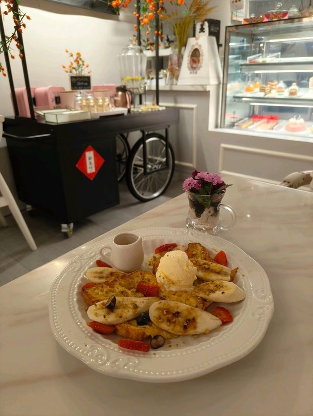 A Cozy Solo Travel Café Experience