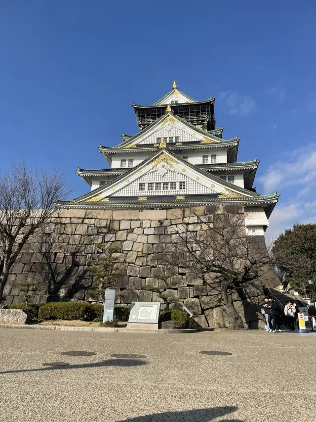 Osaka is not only famous for Universal Studios and its food. Historical landmark 'Osaka Castle'.