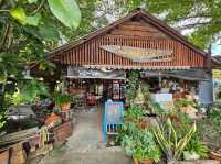 เรือมอญ ริมสวน