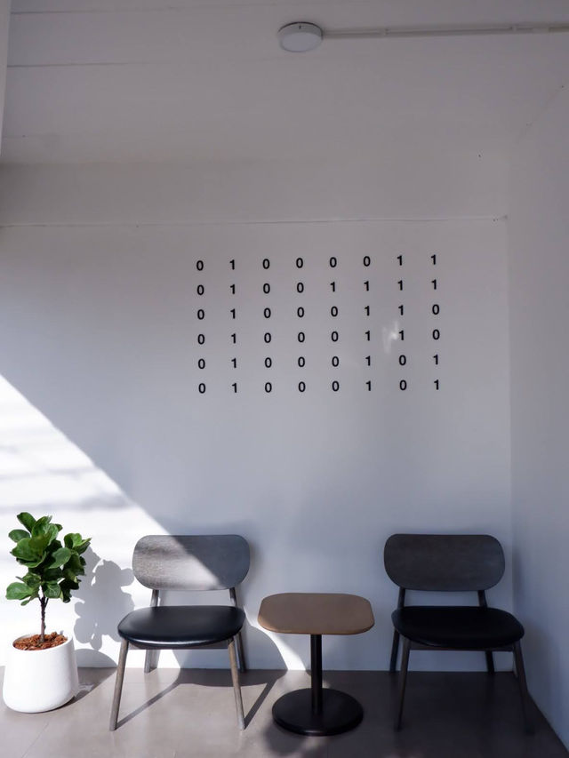 ASCII Coffee : คาเฟ่มินิมอลสีขาวดำ จันทบุรี