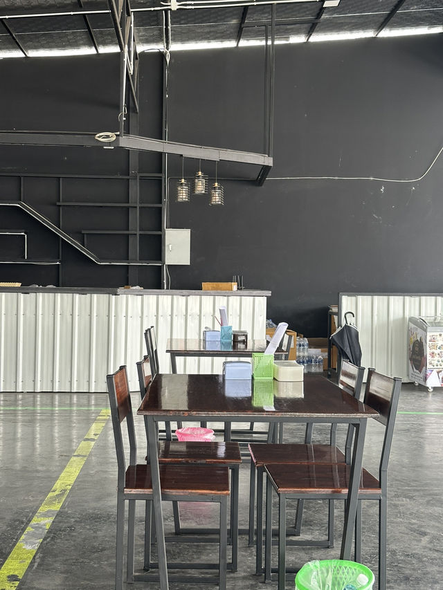 ร้านก้อยขนมจีน