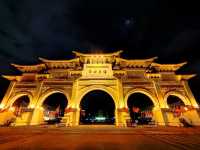 Chiang Kai-Shek Memorial Hall ในยามค่ำคืน