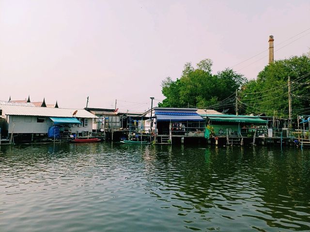 泰國曼谷市中心素坤逸區湄南河畔皇家古跡寺廟商圈商場一日遊行程，祈福非常靈驗，適合打卡拍照📸祈福