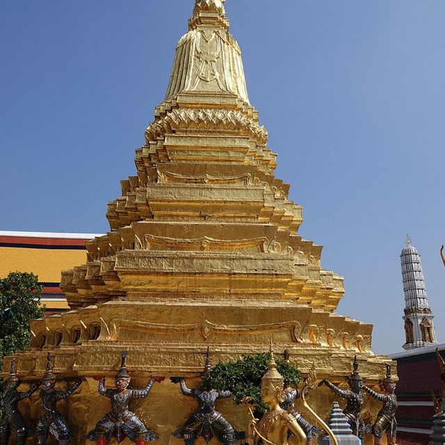 The Temple of the Emerald Buddha: A Jewel of Bangkok