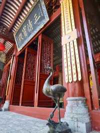 Baihe Temple: Riverside Serenity with Scenic Views