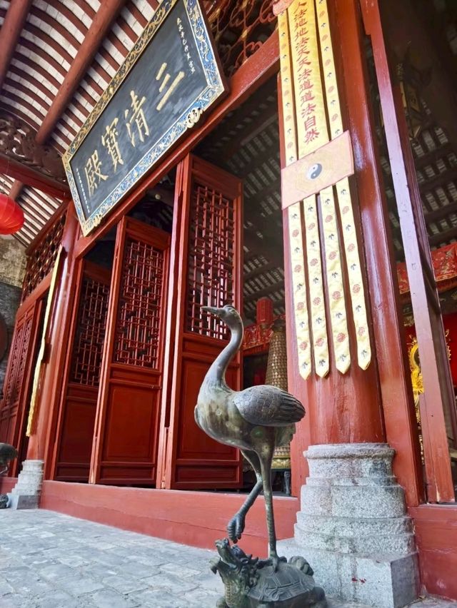 Baihe Temple: Riverside Serenity with Scenic Views