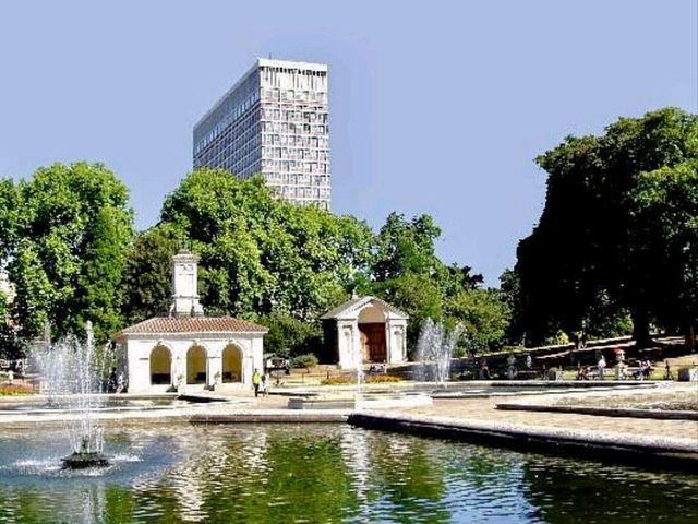 Experience the Best of London in Hyde Park's Scenic Surroundings