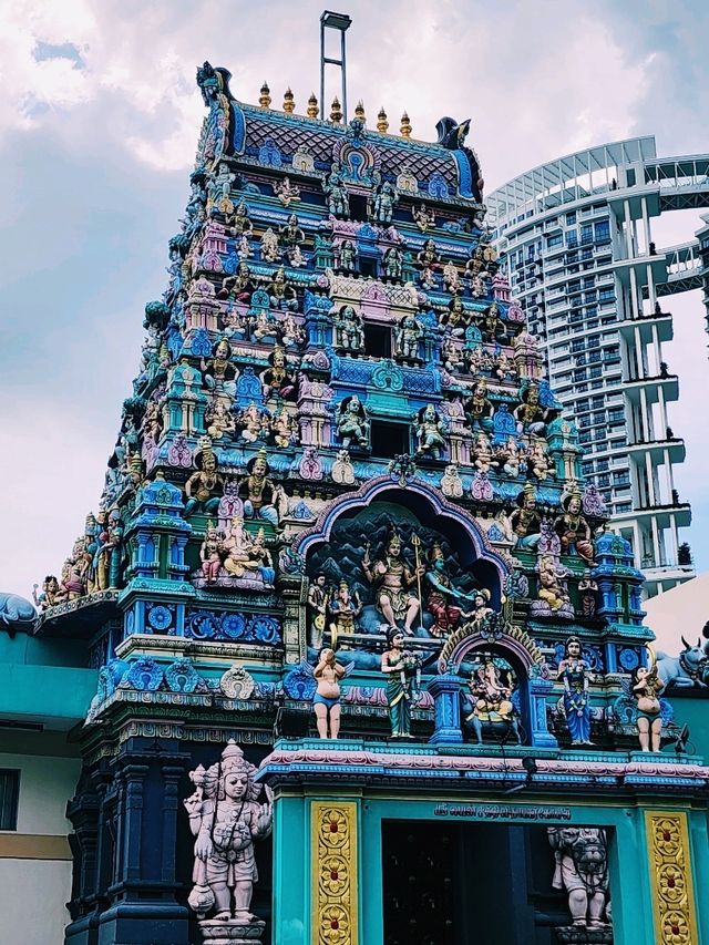 Sri Mariamman Temple: A Sacred Jewel in Singapore’s Chinatown