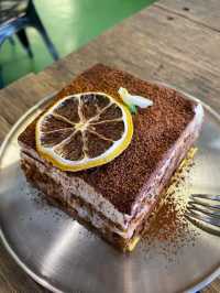 The Stolen Cup – A Vintage Café Gem on Jonker Street
