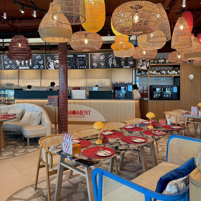 The Moment Beach House Restaurant - Pattaya